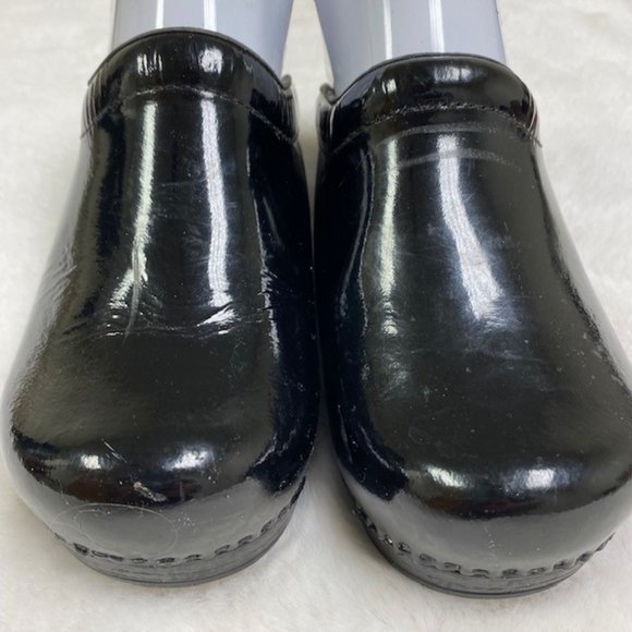 Dansko XP 2.0 Black Patent Clogs, EU 36 - Picture 2 of 6